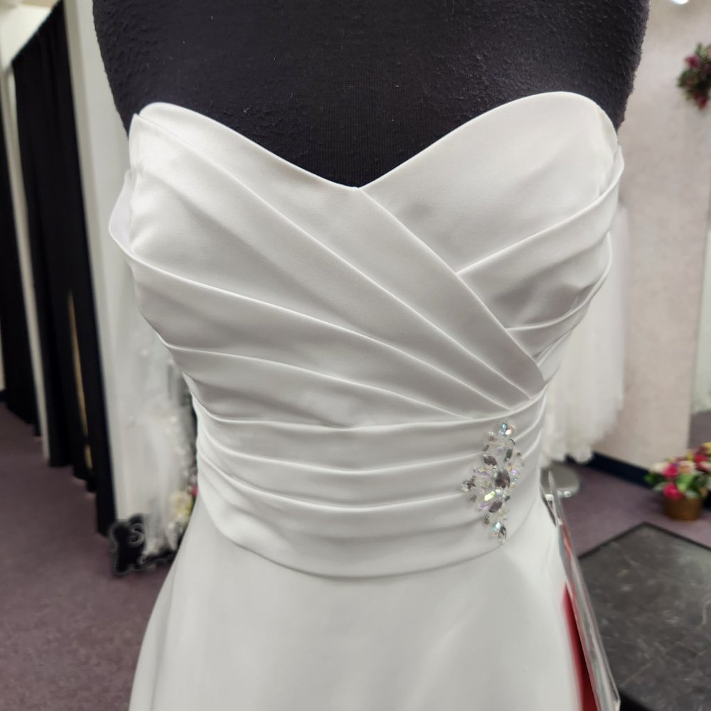 Alfred Angelo 7166 Size 6 Ivory Bridal Gown/Wedding Dress - Picture 2 of 5